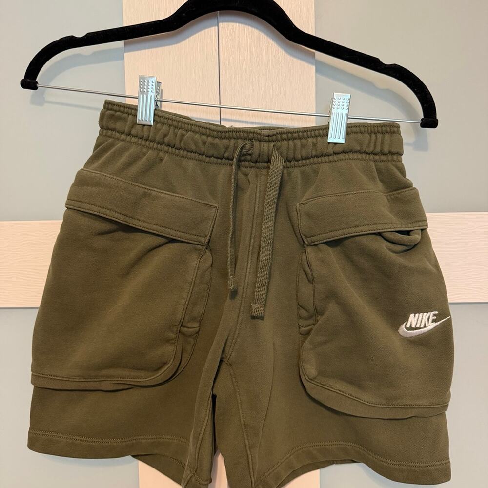 Nike Sportswear Women’s Cargo Pocket Fleece Shorts Olive Green Size Medium